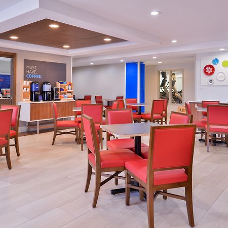 Holiday Inn Express & Suites Selma By Ihg Exteriör bild