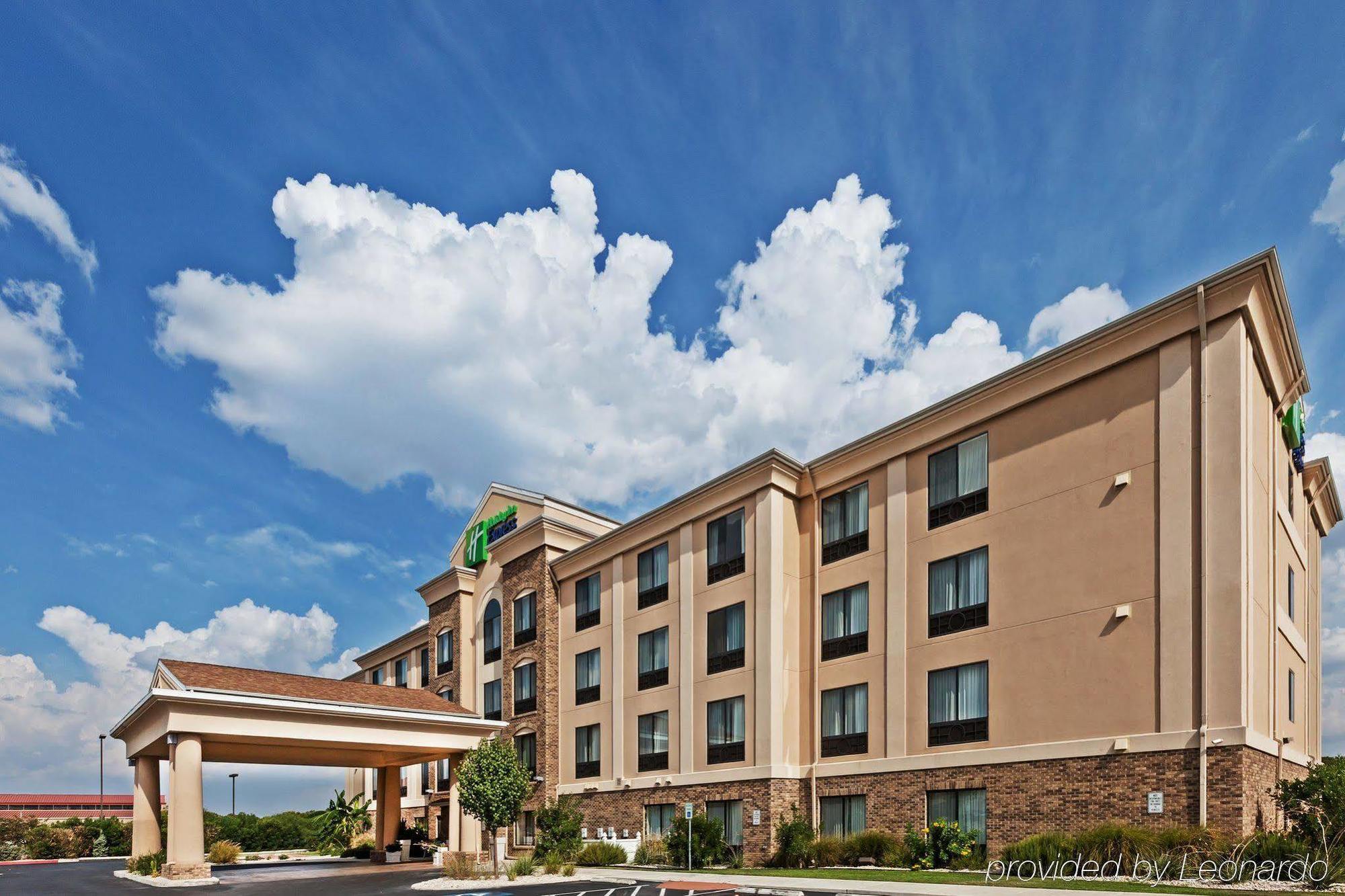 Holiday Inn Express & Suites Selma By Ihg Exteriör bild